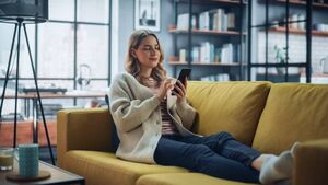 Easy ways to stay savvy when shopping online this festive season